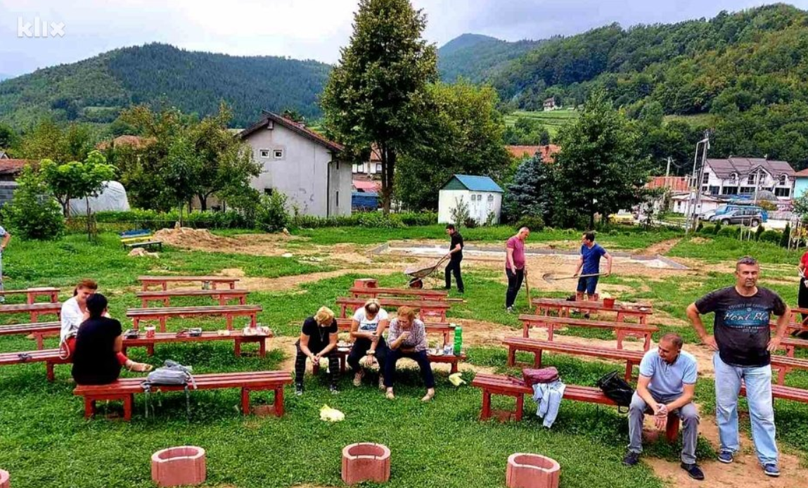 Nastavnici i direktor škole u Kaćunima za učenike izgradili učionicu na  otvorenom – Centralna.ba