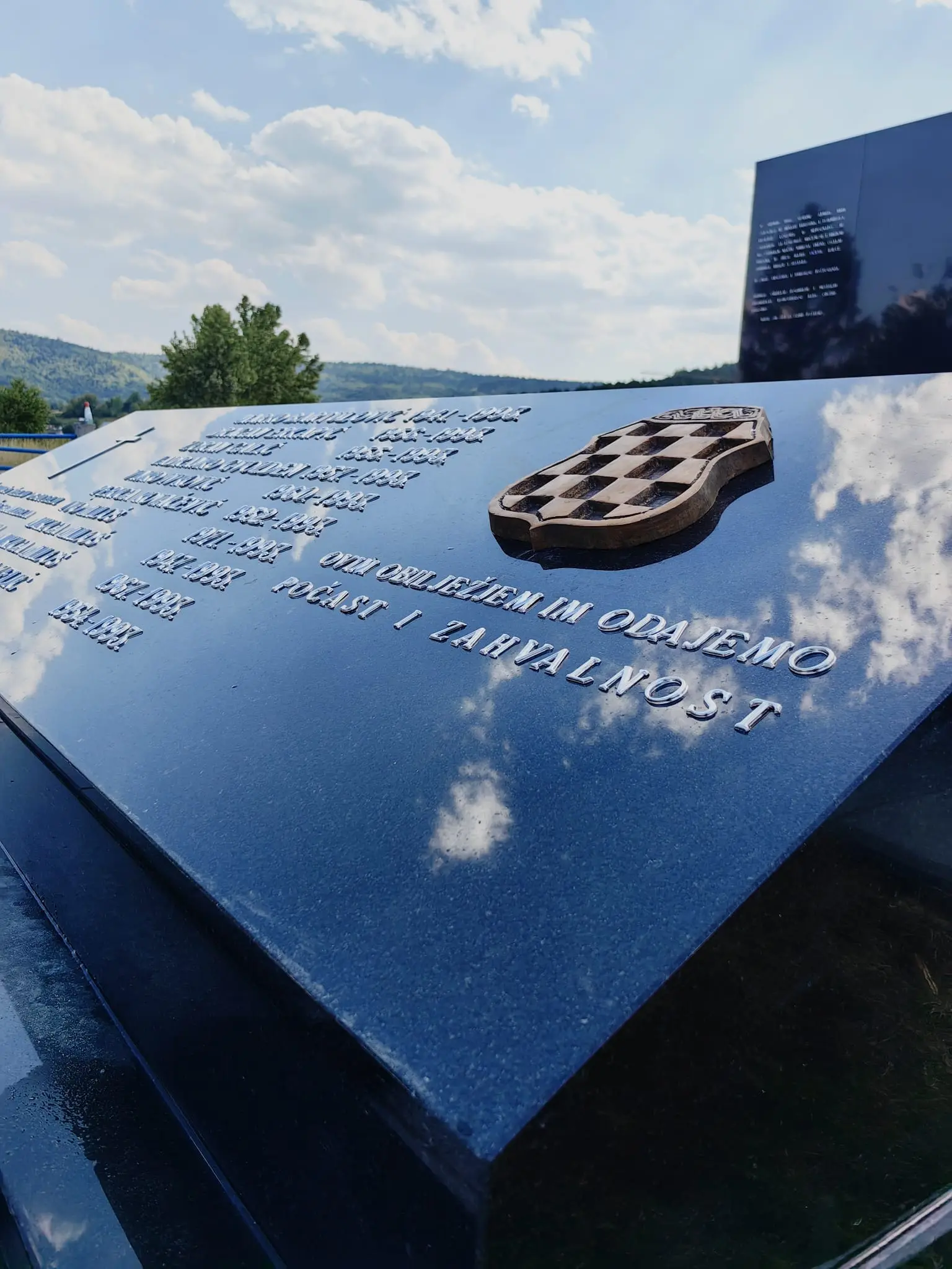 Notra - Tko zna, zna! - Bugojno: U subotu otkrivanje, blagoslov spomenika i grobnica  nasilno odvedenih Hrvata